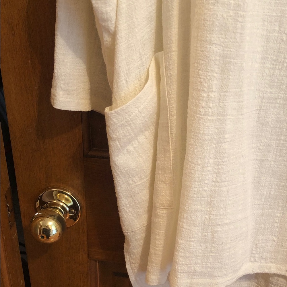 Zenana Outfitters Cream Textured 3/4 Sleeve Tunic with Pockets - Picture 6 of 8